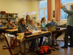 13 Frau Klingauf erklaert